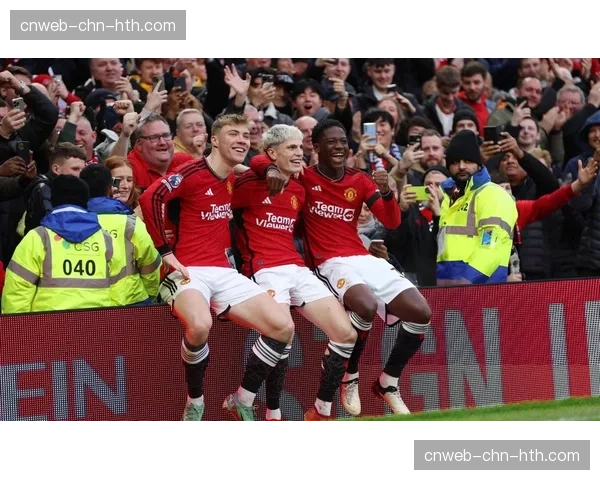 深度复盘：曼联绝平进球，从B费主罚定位球到麦克托米奈争顶的全过程