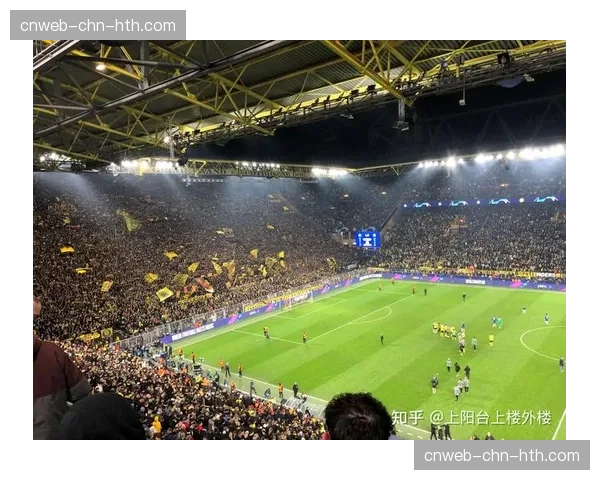花絮：成都凤凰山专业足球场再度呈现“星光点点”球迷灯光秀。